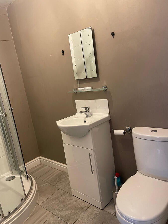 Room 1: Ensuite Bathroom